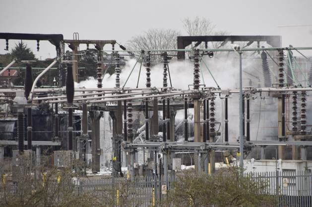 News Themen der Woche KW12 News Bilder des Tages March 21, 2025, London, United Kingdom: Smoke billows after a fire broke out at the North Hyde Electricity Substation in Hayes, causing the nearby Heathrow Airport to close with thousands of flights affected. London United Kingdom - ZUMAs197 20250321_aaa_s197_048 Copyright: xVukxValcicx