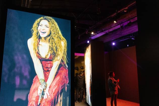 March 20, 2025, Mexico City, Ciudad de Mexico, Mexico: A person takes a tour during Colombian singer Shakira s exhibition, Estoy aquoÂ­ Experience as part of her The Las Mujeres Ya No Ya Lloran World Tour at Frontera 88. on March 20, 2025 in Mexico City, Mexico. Mexico City Mexico - ZUMAe321 20250320_zea_e321_051 Copyright: xRaulxCamposx