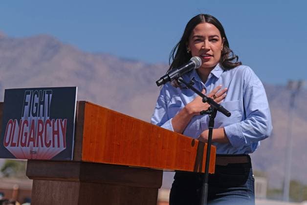March 22, 2025, Tucson, Arizona, USA: Senator Sanders and Rep ALEXANDRIA OCASIO-CORTEZ appear before a crowd estimated at 23,000 at Catalina High School in Tucson, Az. As part of their Fight the Oligarchy Tour of America. to bring attention to the actions of the Trump administration and Elon Musk as the head of DOGE. Tucson USA - ZUMAb411 20250322_aap_b411_003 Copyright: xChristopherxBrownx
