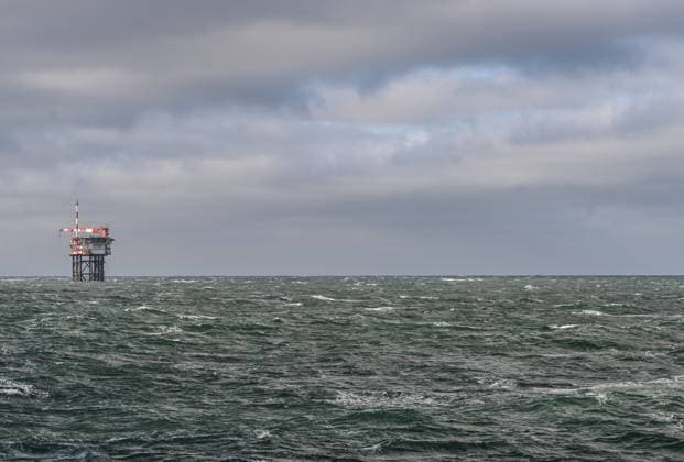 Blick auf die Gasplattform NO5-A auf der Nordsee Blick auf die Bohrinsel des niederländischen Unternehmens One-Dyas. One-Dyas plant Erdgas vor der ostfriesischen Insel Borkum zu fördern. Borkum Niedersachsen Deutschland *** View of the NO5 A gas platform in the North Sea View of the drilling platform of the Dutch company One Dyas One Dyas plans to extract natural gas off the East Frisian island of Borkum Borkum Lower Saxony Germany Copyright: xdiebildwerftx