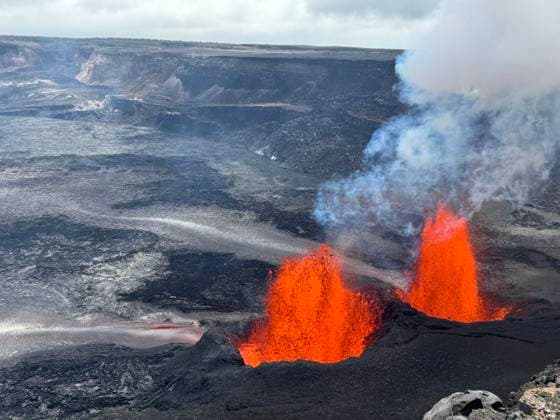 Creative Highlights World March 13, 2025, Kilauea, Hi, United States of America: Magma shoots 160-feet into the air from the north and south vent flowing into the floor of the Halemaumau crater at the summit of KÄÂ«lauea of Hawaii Volcanoes National Park, March 11, 2025 near Hilo, Hawaii. Kilauea United States of America - ZUMAp138 20250313_zaa_p138_027 Copyright: xMatthewxPatrick Usgsx