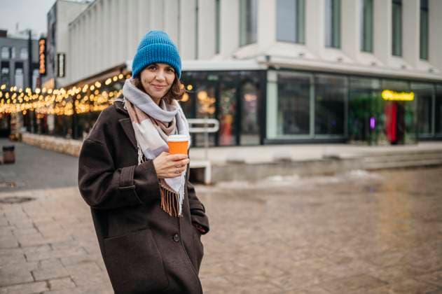 Woman walking in the city holding coffee during autumn model released, Symbolfoto, ANAF04503