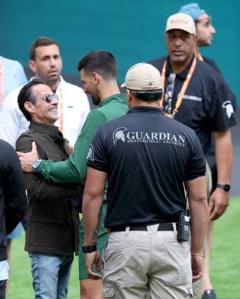 MIAMI GARDENS, FLORIDA - MARCH 23: Marc Anthony and his wife Nadia Ferreira attend the match where Novak Djokovic of Serbia defeats Camilo Ugo Carabelli of Argentina during Day 6 of the Miami Open at Hard Rock Stadium on March 23, 2025 in Miami Gardens, Florida...People: Marc Anthony, Nadia Ferreira Miami Gardens United States Of America  - ZUMAs214 20250323_aba_s214_036 Copyright: xSMGx