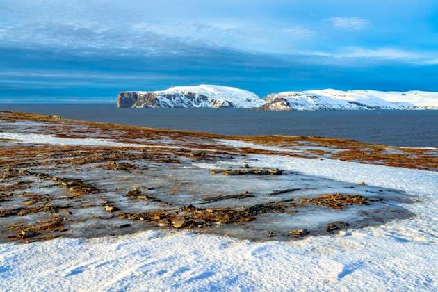Creative Highlights World Arctic beach covered with snow in winter Sørvær, Finnmark, Norway CR_ROMO25031745-1680962-01