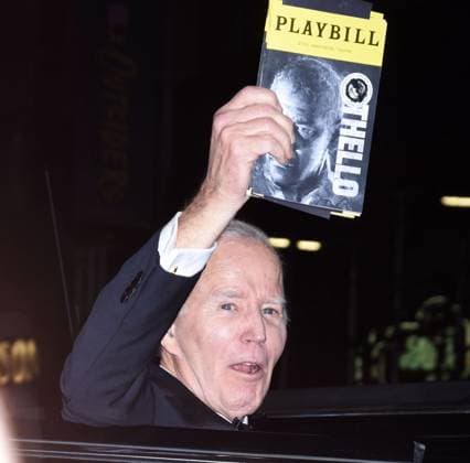 Bilder des Jahres 2025, Entertainment 03 März Entertainment Themen der Woche KW12 People leaving the opening night of Othello on Broadway at the Barrymore Theatre Featuring: Former US president Joe Biden Where: New York, United States When: 23 Mar 2025 Credit: Darla Khazei INSTARimages EDITORIAL USE ONLY. NOT FOR USE BY NEWSPAPERS BASED IN THE UK. Copyright: xx instar54619139