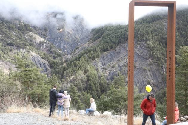News Themen der Woche KW13 News Bilder des Tages Germanwings 10 ans PHOTOPQR LA PROVENCE ERIC CAMOIN Le Vernet 24 03 2025 10ème anniversaire du crash de la Germanwings des familles vont se recueillir devant la stèle et sur les lieux du crash Le Vernet, France, march 24th 2025 On the 10th anniversary of the Germanwings crash, families will gather at the memorial and at the crash site A pilot committed suicide after crashing a plane 150 victims in the French Alps Le Vernet Alpes France  Copyright: xPHOTOPQR LAxPROVENCE MAXPPPxERICxCAMOINx 20250324PVL3961 20250324PVL3964