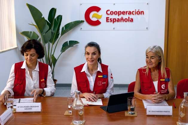 Entertainment Themen der Woche KW13 Entertainment Bilder des Tages Spain s Queen Letizia (C), Spanish ambassador to Cape Verde Ana Paredes (R) and Secretary of State for International Cooperation Eva Granados (L) participate in a meeting on Spanish cooperation in Cape Verde in the capital of the country, Praia, 25 March 2025. This is the 10th official trip of the Queen on international cooperation between Spain and developing countries. Queen Letizia visits Cape Verde on her tenth cooperation trip !ACHTUNG: NUR REDAKTIONELLE NUTZUNG!  Copyright: xChemaxMoyax GRAF2488 20250325-55016336452_1