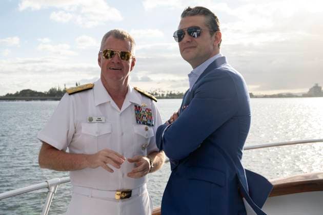 News Themen der Woche KW13 March 24, 2025, Honolulu, Hi, United States of America: U.S. Defense Secretary Pete Hegseth, right, with U.S Navy Adm. Sam Paparo, Commander, Indo-Pacific Command, during a visit to the USS Arizona memorial at Pearl Harbor, March 24, 2025, in Honolulu, Hawaii. Honolulu United States of America - ZUMAp138 20250324_zaa_p138_006 Copyright: xSraxMadelynxKeech Dodx