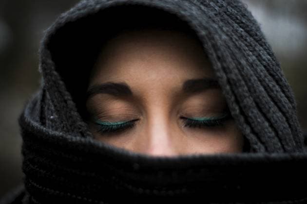 Creative Highlights Symbolfotos Nahaufnahme des Details der geschlossenen Augen einer verschleierten Frau Closeup of the detail of the close eyes of a veiled woman Copyright: imageBROKER IvanxLasxHeras ibxila12834839.jpg ,model released, Symbolfoto ,property released