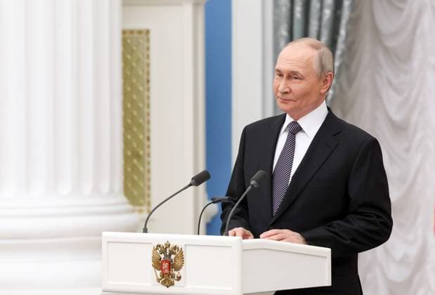 Russia Putin Culture Presidential Prize 8887517 25.03.2025 Russian President Vladimir Putin speaks during a ceremony to award the winners of the 2024 Presidential Prize for young culture professionals and for writing and art for children and young people at the Kremlin in Moscow, Russia. Vyacheslav Prokofyev POOL Moscow Russia  Copyright: xVyacheslavxProkofyevx