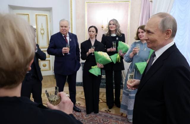 Russia Putin Culture Presidential Prize 8887554 25.03.2025 Russian President Vladimir Putin meets with winners of the 2024 Presidential Prize for young culture professionals and for writing and art for children and young people following an awarding ceremony at the Kremlin in Moscow, Russia. Vyacheslav Prokofyev POOL Moscow Russia  Copyright: xVyacheslavxProkofyevx