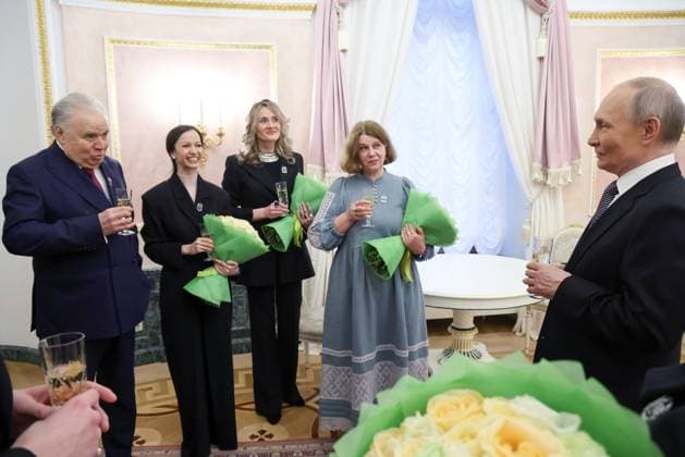 Russia Putin Culture Presidential Prize 8887559 25.03.2025 Russian President Vladimir Putin meets with winners of the 2024 Presidential Prize for young culture professionals and for writing and art for children and young people following an awarding ceremony at the Kremlin in Moscow, Russia. Vyacheslav Prokofyev POOL Moscow Russia  Copyright: xVyacheslavxProkofyevx