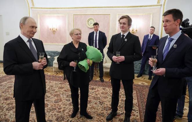 Russia Putin Culture Presidential Prize 8887563 25.03.2025 Russian President Vladimir Putin meets with winners of the 2024 Presidential Prize for young culture professionals and for writing and art for children and young people following an awarding ceremony at the Kremlin in Moscow, Russia. Vyacheslav Prokofyev POOL Moscow Russia  Copyright: xVyacheslavxProkofyevx