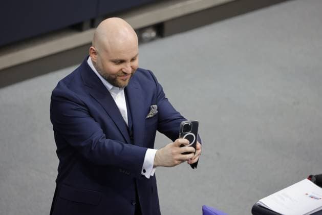 Markus Frohnmaier, AfD, Deutschland, Berlin, Reichstag, 25. März 2025 (1. Sitzung), Eröffnung der Sitzung durch den Alterspräsidenten *** Markus Frohnmaier, AfD, Germany, Berlin, Reichstag, March 25, 2025 1 sitting , Opening of the sitting by the Old President