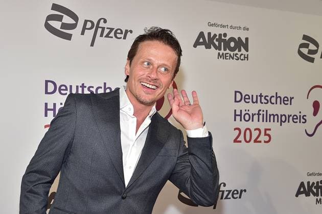 3. Deutschen Hörfilmpreis 2025. Roman Knizka, Schauspieler und Jurymitglied Ankunft zum c in Berlin, am 25.03.2025