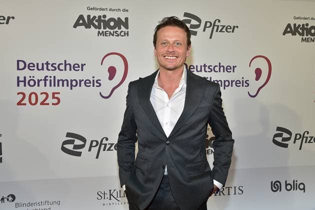 3. Deutschen Hörfilmpreis 2025. Roman Knizka, Schauspieler und Jurymitglied Ankunft zum c in Berlin, am 25.03.2025