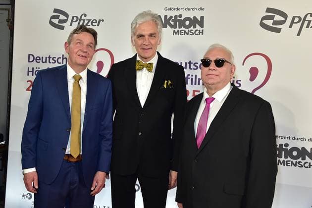 3. Deutschen Hörfilmpreis 2025. Andreas Bethke, GF des DBSV, Walter Sittler, Hans-Werner Lange, Präsident DBSV Ankunft zum c in Berlin, am 25.03.2025