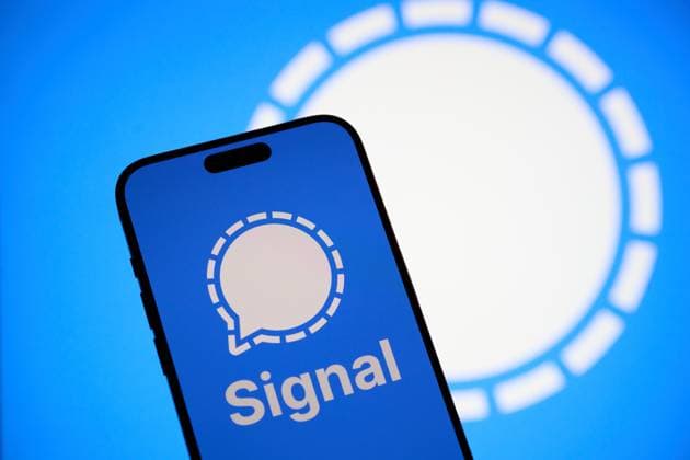 Signal App Illustrations The Signal encrypted messaging application is seen on a mobile device in this illustration photo taken in Warsaw, Poland on 25 March, 2025. Warsaw Poland  Copyright: xJaapxArriensx originalFilename: arriens-signalap250325_npLsa.jpg