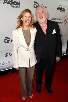Leslie Malton und Felix von Manteuffel bei der Verleihung vom Deutschen Hoerfilmpreis am 25.03.2025 in Berlin Deutscher Hoerfilmpreis 2025 in Berlin