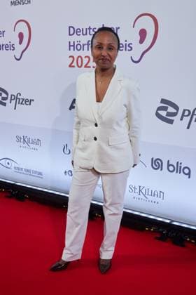 Awet Tesfaiesus (MdB Buendnis 90) - Gaesteankunft zum 23. Deutschen Hoerfilmpreis 2025 im Colosseum Filmtheater in Berlin am 25.02.2025. 23.Deutscher Hoerfimpreis 2025
