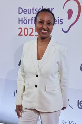 Awet Tesfaiesus (MdB Buendnis 90) - Gaesteankunft zum 23. Deutschen Hoerfilmpreis 2025 im Colosseum Filmtheater in Berlin am 25.02.2025. 23.Deutscher Hoerfimpreis 2025