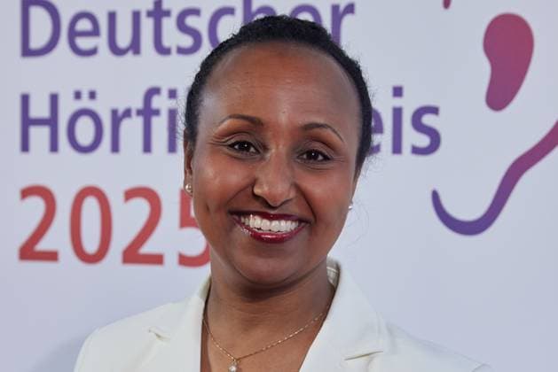 Awet Tesfaiesus (MdB Buendnis 90) - Gaesteankunft zum 23. Deutschen Hoerfilmpreis 2025 im Colosseum Filmtheater in Berlin am 25.02.2025. 23.Deutscher Hoerfimpreis 2025