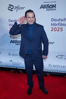 Soenke Moehring - Gaesteankunft zum 23. Deutschen Hoerfilmpreis 2025 im Colosseum Filmtheater in Berlin am 25.02.2025. 23.Deutscher Hoerfimpreis 2025