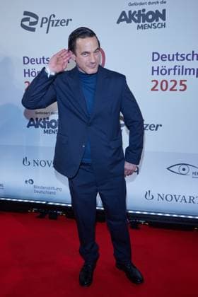 Soenke Moehring - Gaesteankunft zum 23. Deutschen Hoerfilmpreis 2025 im Colosseum Filmtheater in Berlin am 25.02.2025. 23.Deutscher Hoerfimpreis 2025