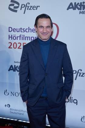 Soenke Moehring - Gaesteankunft zum 23. Deutschen Hoerfilmpreis 2025 im Colosseum Filmtheater in Berlin am 25.02.2025. 23.Deutscher Hoerfimpreis 2025