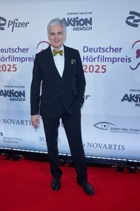 Walter Sittler - Gaesteankunft zum 23. Deutschen Hoerfilmpreis 2025 im Colosseum Filmtheater in Berlin am 25.02.2025. 23.Deutscher Hoerfimpreis 2025