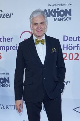 Walter Sittler - Gaesteankunft zum 23. Deutschen Hoerfilmpreis 2025 im Colosseum Filmtheater in Berlin am 25.02.2025. 23.Deutscher Hoerfimpreis 2025