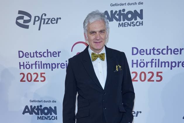 Walter Sittler - Gaesteankunft zum 23. Deutschen Hoerfilmpreis 2025 im Colosseum Filmtheater in Berlin am 25.02.2025. 23.Deutscher Hoerfimpreis 2025