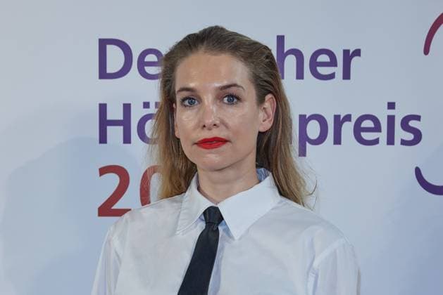 Sina Martens - Gaesteankunft zum 23. Deutschen Hoerfilmpreis 2025 im Colosseum Filmtheater in Berlin am 25.02.2025. 23.Deutscher Hoerfimpreis 2025
