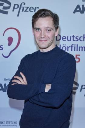 Jonas Nay - Gaesteankunft zum 23. Deutschen Hoerfilmpreis 2025 im Colosseum Filmtheater in Berlin am 25.02.2025. 23.Deutscher Hoerfimpreis 2025