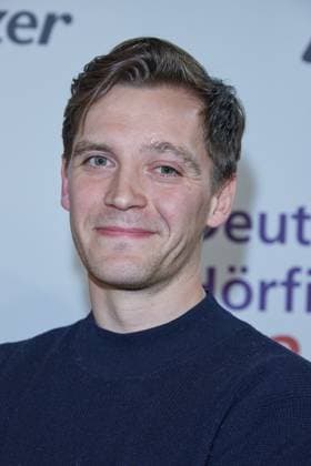 Jonas Nay - Gaesteankunft zum 23. Deutschen Hoerfilmpreis 2025 im Colosseum Filmtheater in Berlin am 25.02.2025. 23.Deutscher Hoerfimpreis 2025