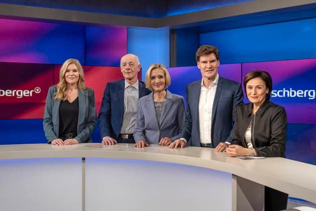 News Themen der Woche KW13 News Bilder des Tages Maischberger aus Köln am 25. März 2025 zu Koalition und Waffenruhe in der Ukraine. Von links nach rechts: Die Politikredakteurin der Bild-Zeitung Angelika Hellemann, der Journalist Friedrich Küppersbusch, die Journalistin und Autorin Petra Gerster, der Unternehmer Carsten Maschmeyer sowie die Journalistin und Gastgeberin der Sendung Sandra Maischberger Die Gäste von Sandra Maischberger sprachen über die Koalitionsverhandlungen, die Situation in der Ukraine sowie die Milliarden für Verteidigung, Infrastruktur und Wirtschaft. Köln Nordrhein-Westfalen Deutschland