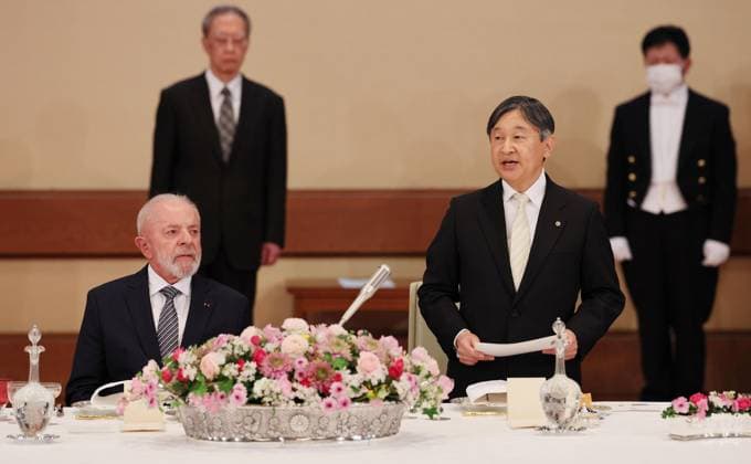 Entertainment Themen der Woche KW13 Entertainment Bilder des Tages Imperial banquet for Brazilian president Japanese Emperor Naruhito (front, R) speaks at a banquet he hosted for Brazilian President Luiz Inacio Lula da Silva (front, L) at the Imperial Palace in Tokyo on March 25, 2025. The president is visiting Japan as a state guest. (Pool photo)  A14AA0004353965P