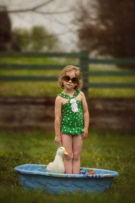 Creative Highlights Symbolfotos Little girl in glasses at the pool with duck Beckley, West Virginia, United States CR_ZVBJ250319-1686188-01 ,model released, Symbolfoto