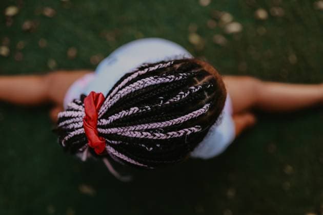 Creative Highlights Symbolfotos Mixed race girl with pink and brown hair braids doing the splits Cape Town, Western Cape, South Africa CR_YNJN250325B-1691074-01 ,model released, Symbolfoto