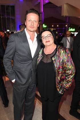 Roman Knizka und seine Mutter Christina Knizka bei der Verleihung vom Deutschen Hoerfilmpreis am 25.03.2025 in Berlin Deutscher Hoerfilmpreis 2025 in Berlin
