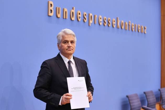 News Themen der Woche KW13 News Bilder des Tages Berlin, Deutschland, 26.03.2025: Bundespressekonferenz: Vorstellung des Tätigkeitsberichtes: Mehmet Daimagüler, Bundesbeauftragter gegen Antiziganismus und für das Leben der Sinti und Roma in Deutschland *** Berlin, Germany, 26 03 2025 Federal Press Conference Presentation of the activity report Mehmet Daimagüler, Federal Commissioner against Antiziganism and for the Life of Sinti and Roma in Germany Copyright: xdtsxNachrichtenagenturx dts_63235