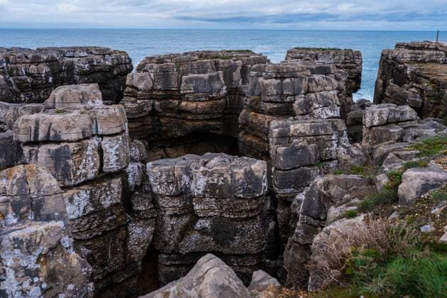 Rocky coastal cliffs of Peniche in the Varanda de Pilatos area Peniche Portugal Copyright: xNanoxCalvox xVWPicsx NN-PENICHE-25-257