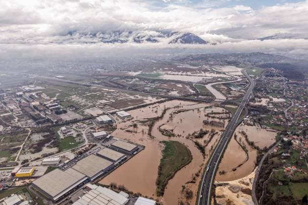 Bilder des Jahres 2025, News 03 März News Themen der Woche KW13 Aerial view of the Bosna River Aerial view of the Bosna River, which swelled and spilled out of its bed at the entrance to Sarajevo, Bosnia and Herzegovina, on March 27, 2025.  ArminxDurgut PIXSELL