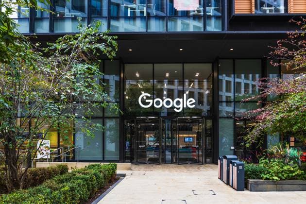 Eingang zum Google Corporate Office in London am Pancras Square. London, Großbritannien, 1. Oktober 2023 Eingang zum Google Corporate Office in London am Pancras Square. London, Großbritannien, 1. Oktober 2023 Copyright: xZoonar.com Tartezyx 23073614