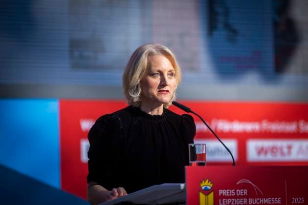 Leipziger Buchmesse In der neuen Messe präsentieren 2.040 Aussteller aus 45 Ländern die Neuheiten dieses Jahres. Die Messe steht in diesem Jahr unter dem Motto Â«Worte bewegen WeltenÂ». Gastland ist in diesem Jahr Norwegen. Direktorin der Leipziger Buchmesse Astrid Böhmich bei der Preisverleihung. Leipzig Sachsen Deutschland
