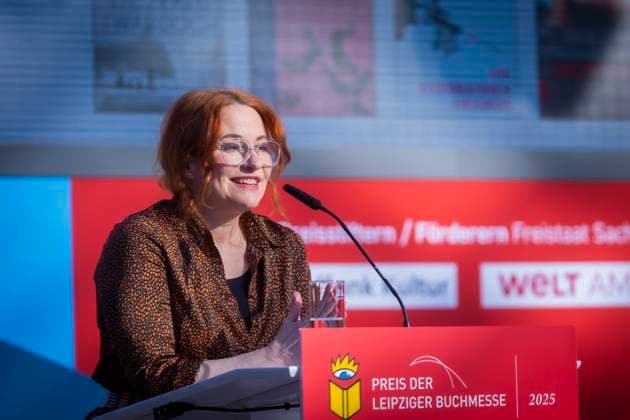 Leipziger Buchmesse In der neuen Messe präsentieren 2.040 Aussteller aus 45 Ländern die Neuheiten dieses Jahres. Die Messe steht in diesem Jahr unter dem Motto Â«Worte bewegen WeltenÂ». Gastland ist in diesem Jahr Norwegen. Preisverleihung der Leipziger Buchmesse 2025 Moderatorin Katrin Schumacher Leipzig Sachsen Deutschland