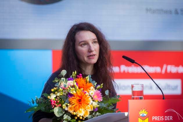 Leipziger Buchmesse In der neuen Messe präsentieren 2.040 Aussteller aus 45 Ländern die Neuheiten dieses Jahres. Die Messe steht in diesem Jahr unter dem Motto Â«Worte bewegen WeltenÂ». Gastland ist in diesem Jahr Norwegen. Preisverleihung der Leipziger Buchmesse 2025 Irina Rastorgueva erhält die Auszeichnung für Pop-up-Propaganda. Epikrise der russischen Selbstvergiftung (Matthes & Seitz Berlin). Leipzig Sachsen Deutschland