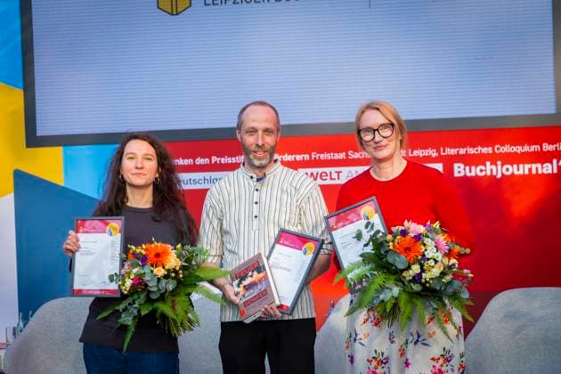 Leipziger Buchmesse In der neuen Messe präsentieren 2.040 Aussteller aus 45 Ländern die Neuheiten dieses Jahres. Die Messe steht in diesem Jahr unter dem Motto Â«Worte bewegen WeltenÂ». Gastland ist in diesem Jahr Norwegen. Preisverleihung der Leipziger Buchmesse 2025 Die Preisträger:innen (v.l.n.r.): Irina Rastorgueva, Thomas Weiler, Kristine Bilkau Leipzig Sachsen Deutschland