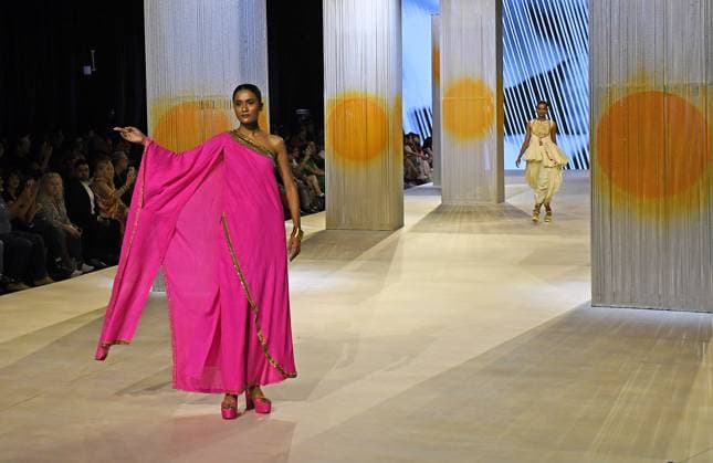 Models showcase creation by designer Nikasha for Khadi India on the second day of the Lakme Fashion Week (LFW) in Mumbai. Mumbai India Copyright: xAshishxVaishnavx xSOPAxImagesx AVaishnav_Lakme Fashion Week day two in Mumbai (17)