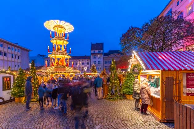 IMAGO Creative, Winter, In der Stadt Christmas Market stalls in the market square in Altstadt Spandau at dusk, Spandau, Berlin, Germany Copyright: FrankxFell 844-38572 Editorial Use Only